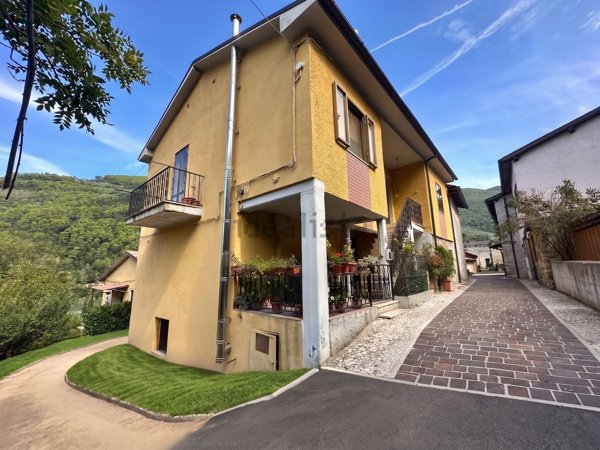 casa indipendente in vendita ad Arrone in zona Vallecupa