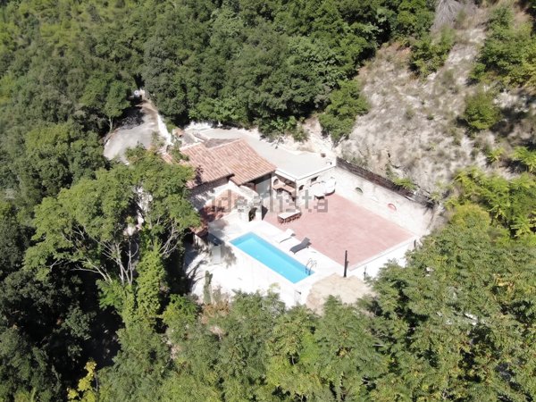 casa indipendente in vendita ad Arrone