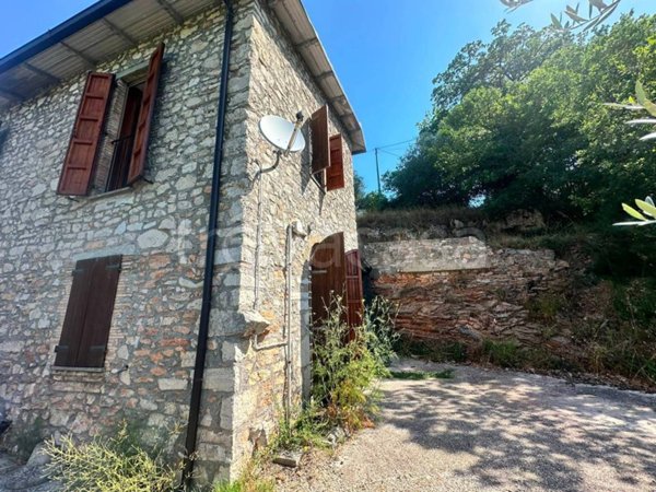 casa indipendente in vendita ad Arrone in zona Castiglioni