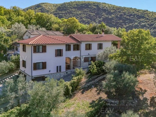 casa indipendente in vendita ad Arrone in zona Colle Sant'Angelo