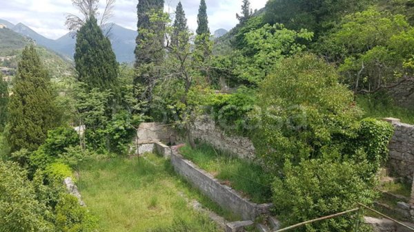 casa indipendente in vendita ad Arrone