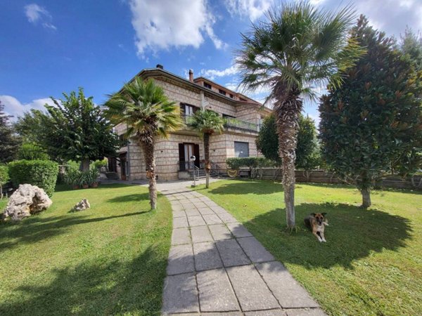 casa indipendente in vendita ad Attigliano