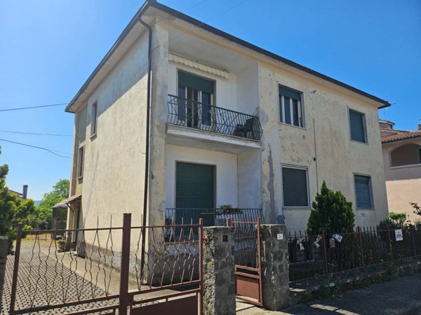 casa indipendente in vendita ad Attigliano