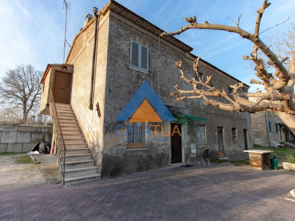 casa indipendente in vendita ad Attigliano