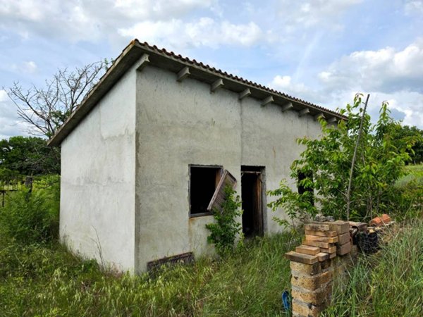 locale commerciale in vendita ad Attigliano