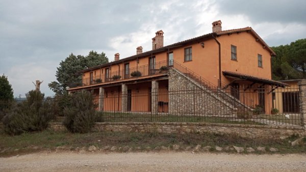 casa indipendente in vendita a Baschi
