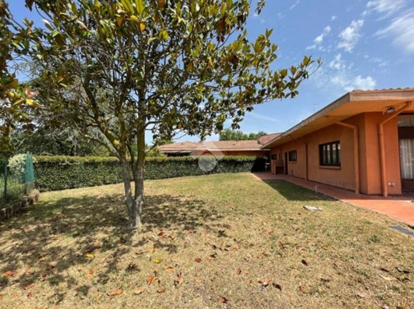 casa indipendente in vendita a Baschi