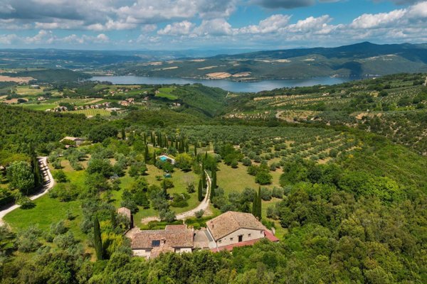 casa indipendente in vendita a Baschi