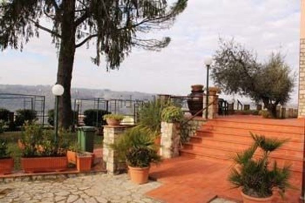 casa indipendente in vendita a Baschi