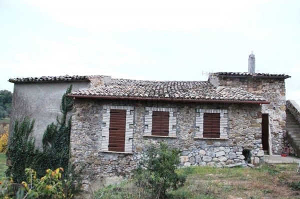 casa indipendente in vendita a Baschi