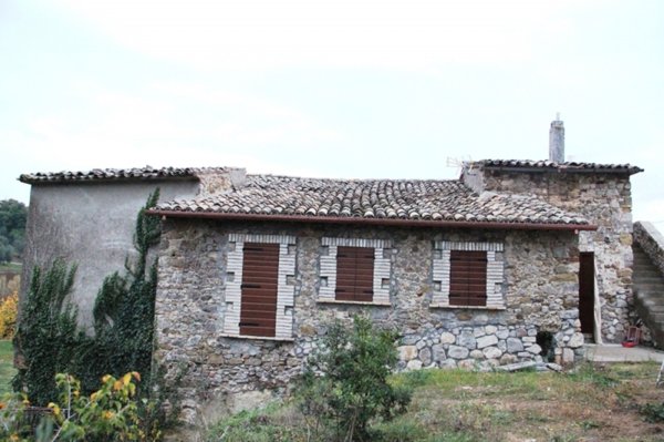 casa indipendente in vendita a Baschi