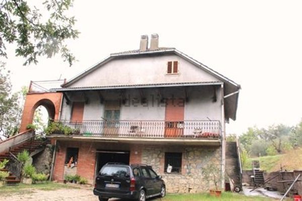 casa indipendente in vendita a Baschi