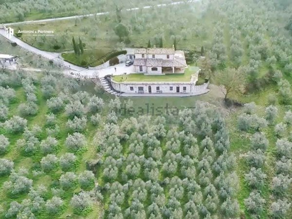 casa indipendente in vendita a Baschi