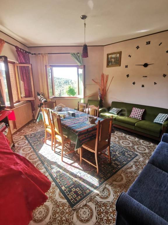 casa indipendente in vendita a Baschi