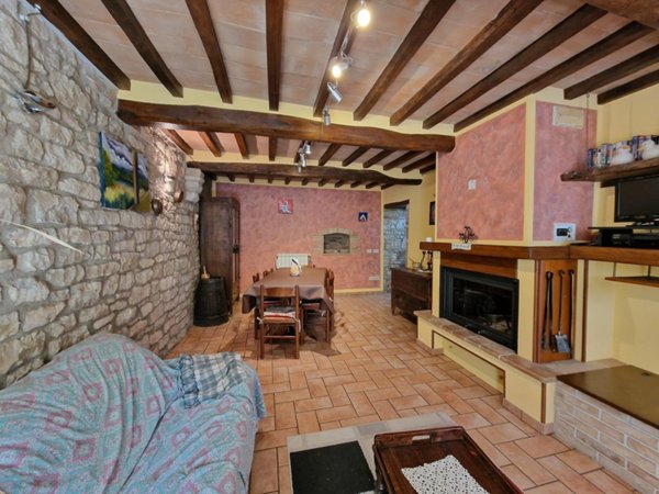casa indipendente in vendita a Baschi