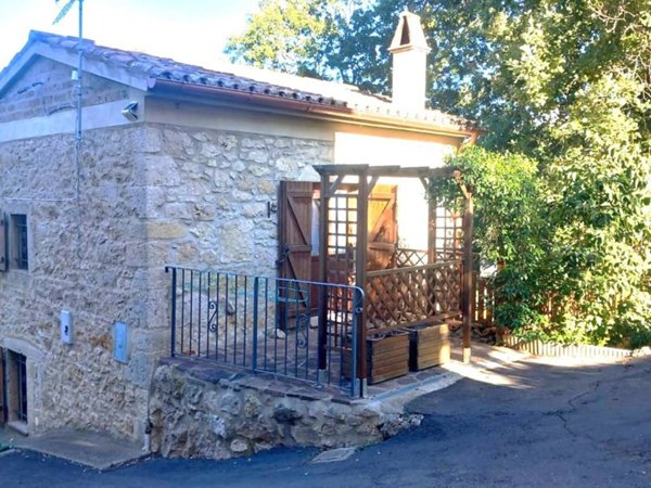 casa indipendente in vendita a Baschi