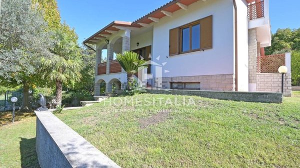 casa indipendente in vendita a Baschi