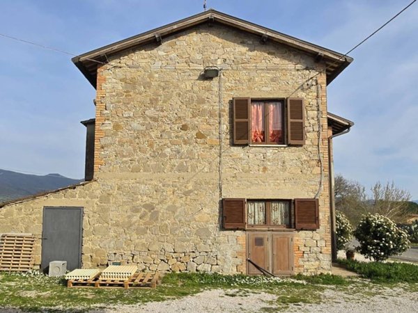 casale in vendita a Baschi