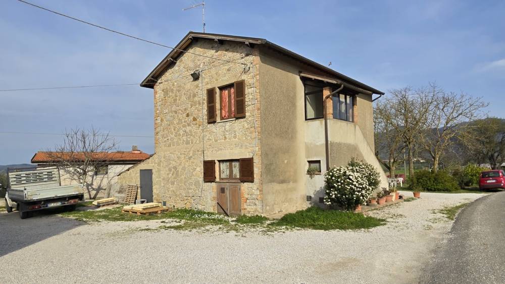 casale in vendita a Baschi