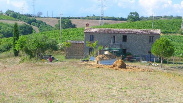 casa indipendente in vendita a Baschi
