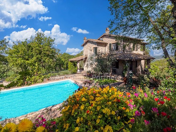 casa indipendente in vendita a Baschi