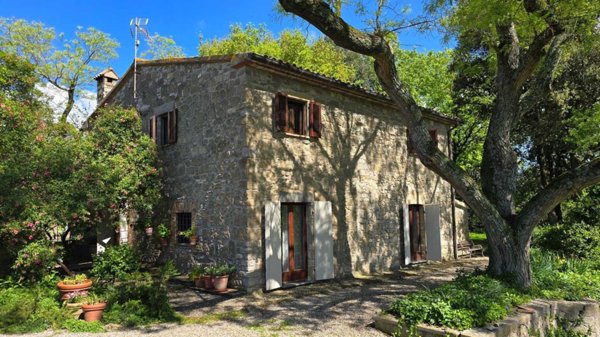 casa indipendente in vendita a Baschi