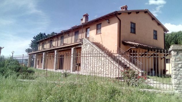 casa indipendente in vendita a Baschi