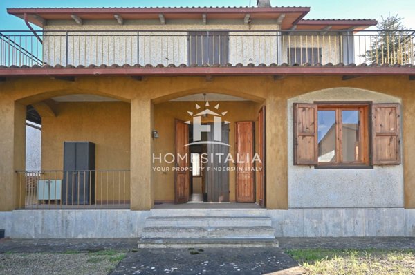 casa indipendente in vendita a Baschi