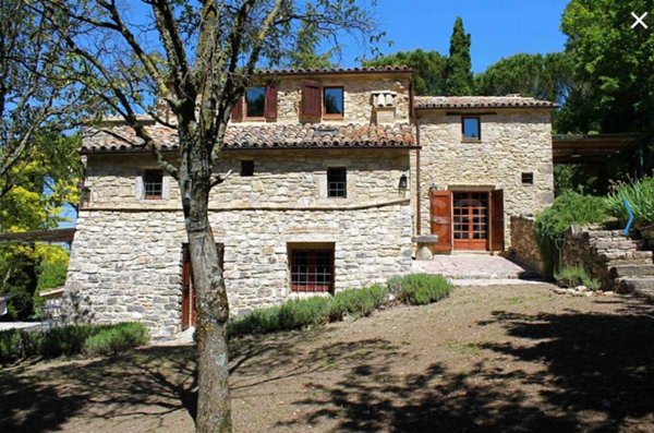 casa indipendente in vendita a Baschi
