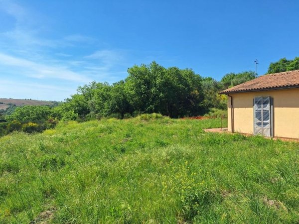 casa indipendente in vendita a Baschi