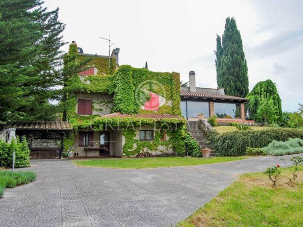 casa indipendente in vendita a Baschi