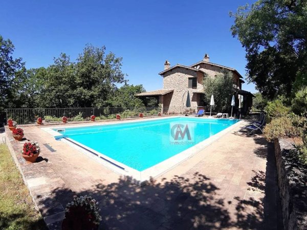 casa indipendente in vendita a Baschi