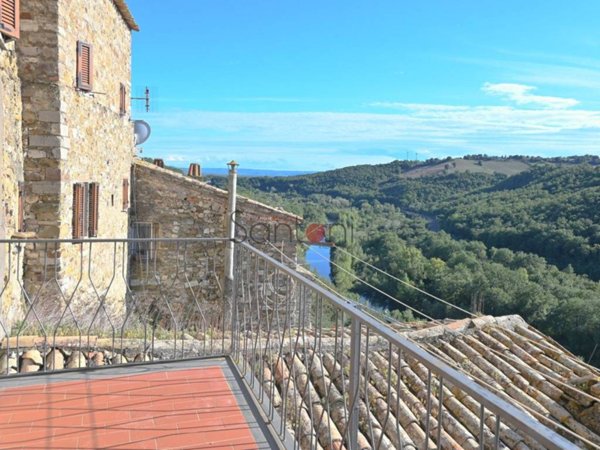 casa indipendente in vendita a Baschi
