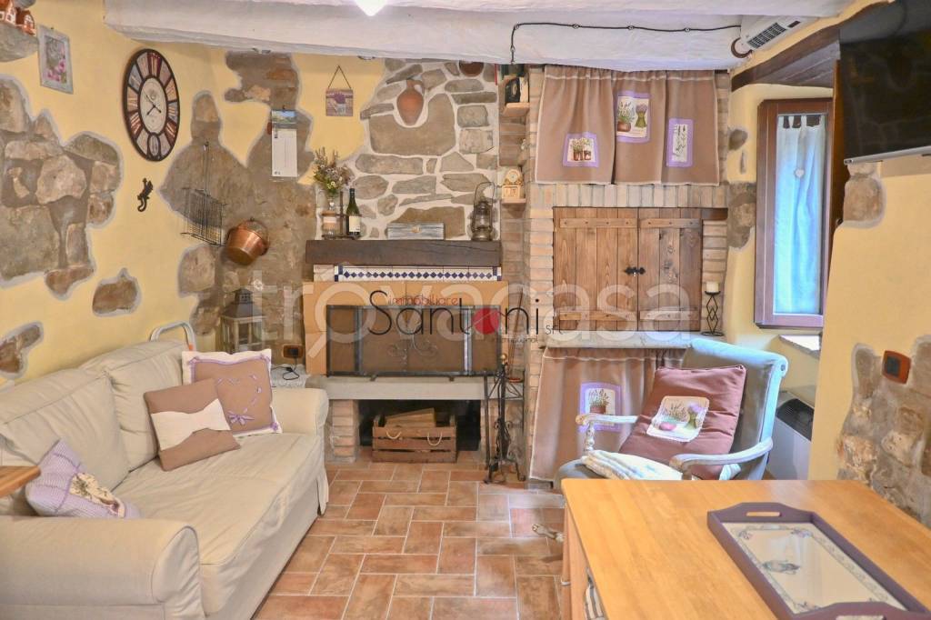 appartamento in vendita a Baschi