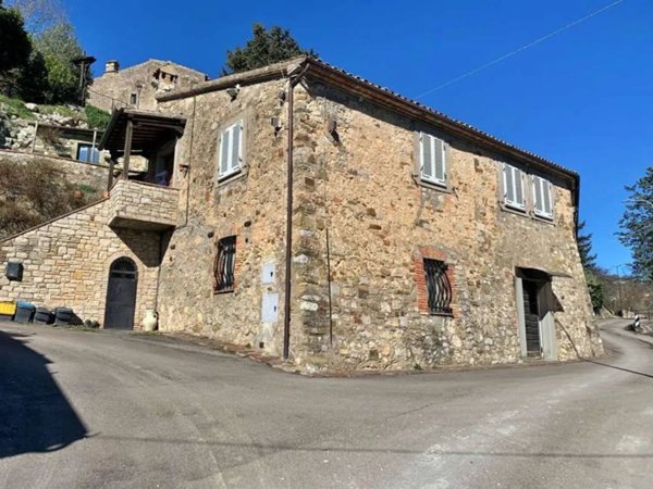 casa indipendente in vendita a Baschi