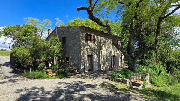 casale in vendita a Baschi