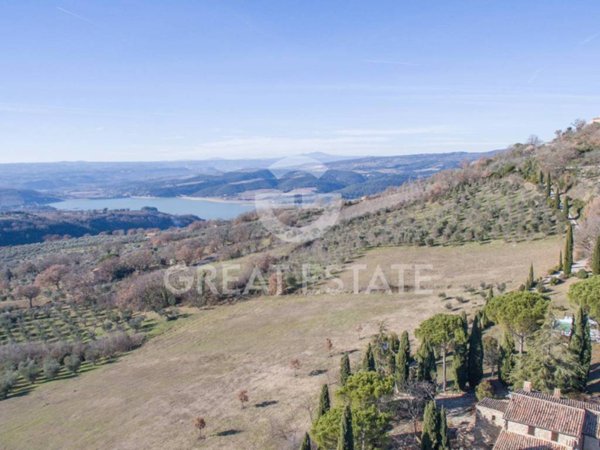 casa indipendente in vendita a Baschi