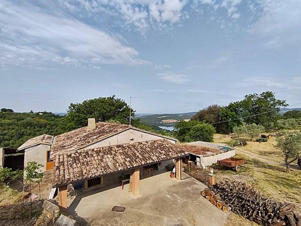casa indipendente in vendita a Baschi
