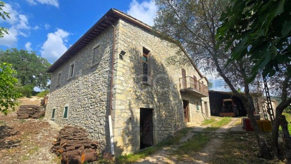 casa indipendente in vendita a Baschi