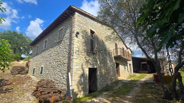 casale in vendita a Baschi