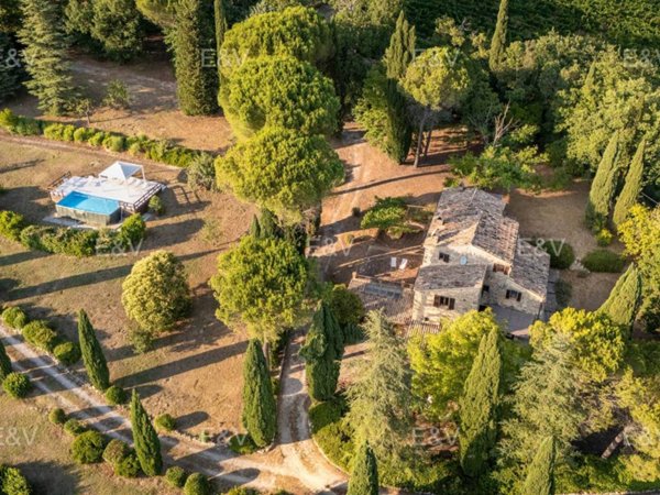 casa indipendente in vendita a Baschi