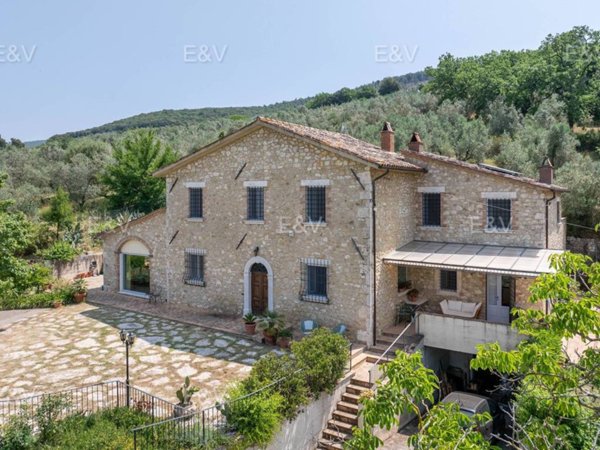 casa indipendente in vendita a Baschi
