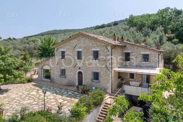 casa indipendente in vendita a Baschi