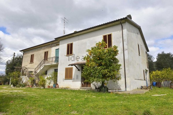 casale in vendita a Baschi