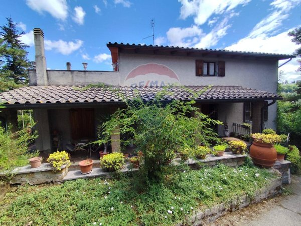 casa indipendente in vendita a Baschi