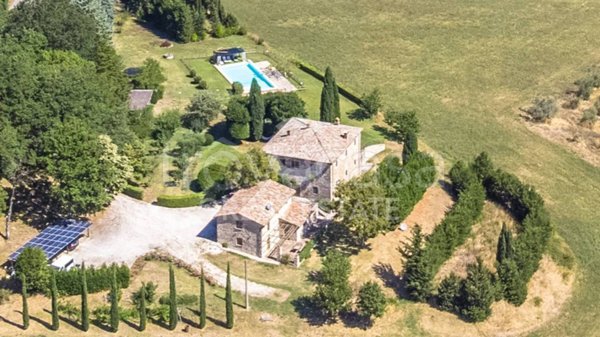 casa indipendente in vendita a Baschi