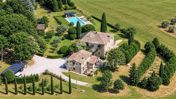 casa indipendente in vendita a Baschi