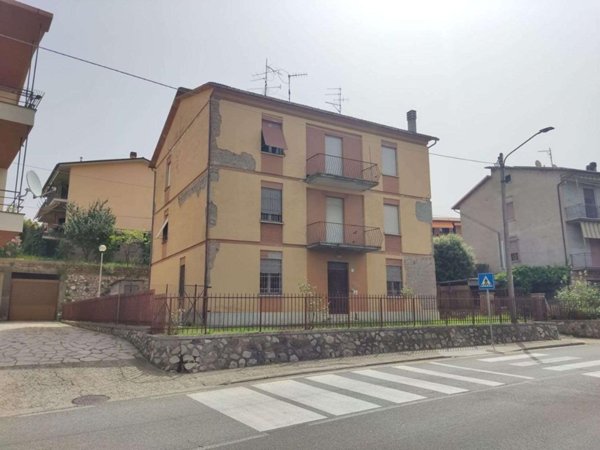 casa indipendente in vendita a Baschi