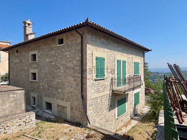 casa indipendente in vendita a Baschi