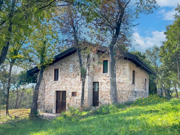 casa indipendente in vendita a Baschi